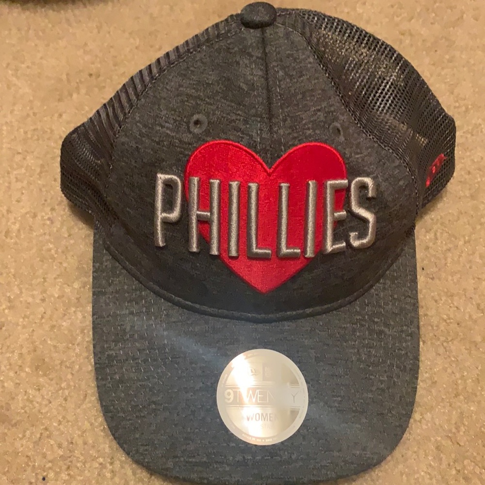 Dark gray SnapBack Philadelphia Phillies hat